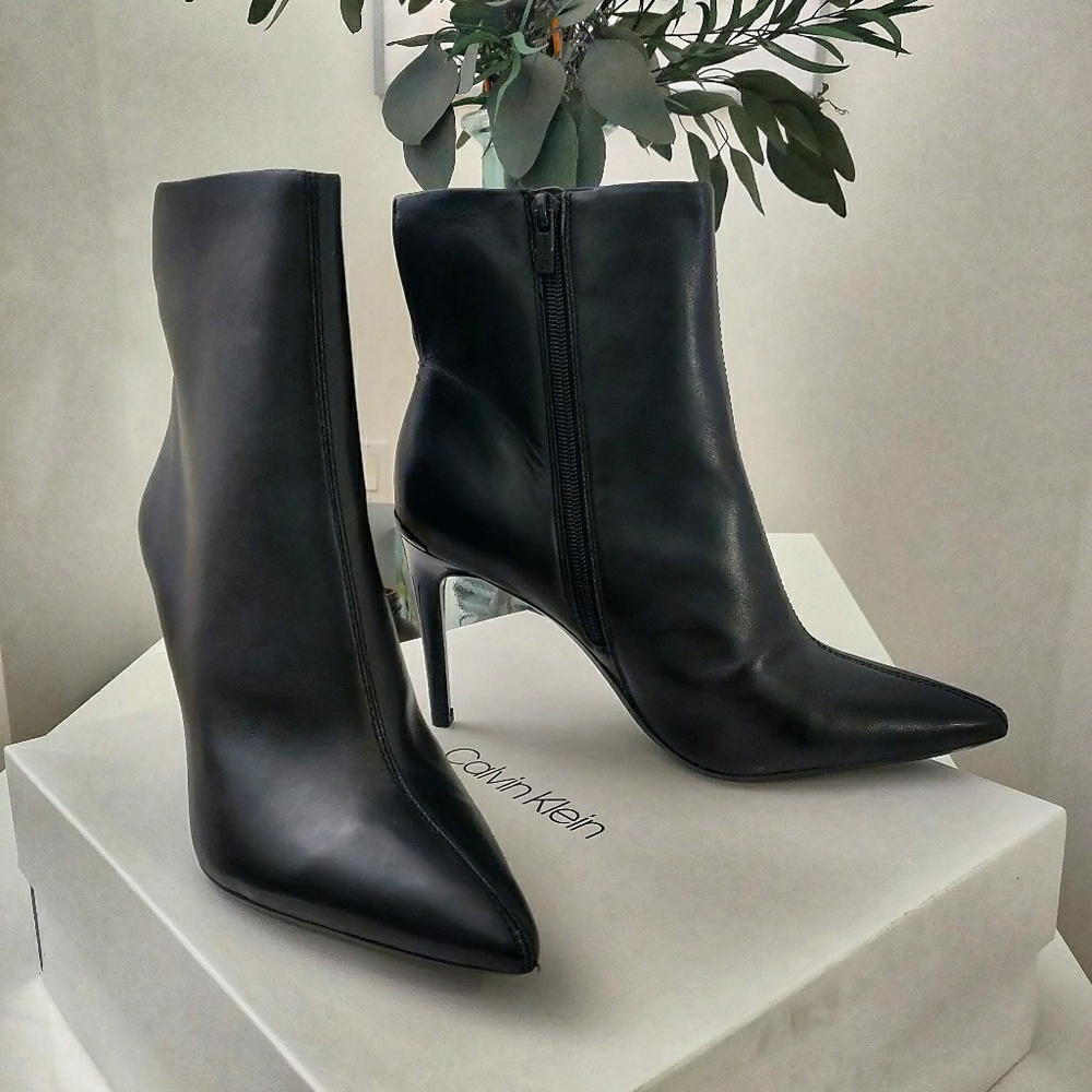 Calvin Klein Reveal leather boots